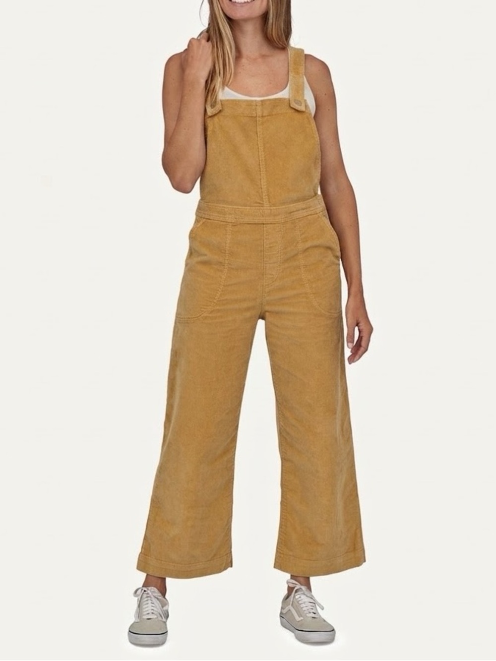 Patagonia Women's Stand Up light Corduroy Overalls in a Size 4